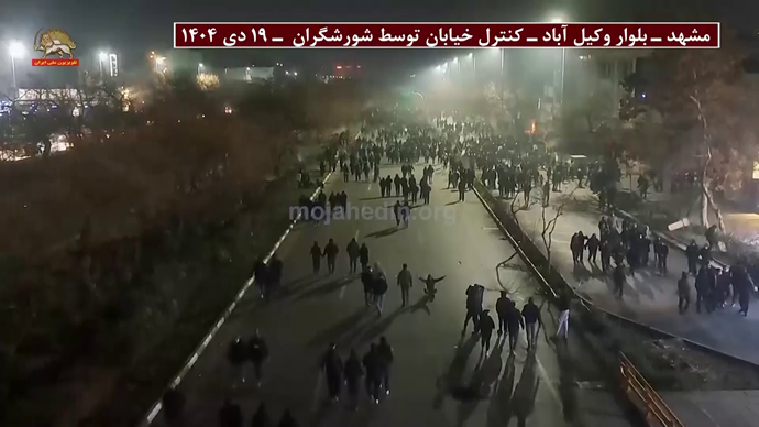 مشهد - ۱۹ دی ۱۴۰۴خیابان وکیلآباد در دست مردم و جوانان شورشگر مشهد - ۱۹ دی ۱۴۰۴خیابان وکیلآباد در دست مردم و جوانان شورشگر