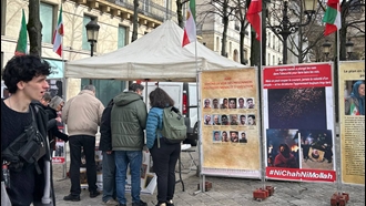 برگزاری میز کتاب توسط هواداران سازمان مجاهدین در حمایت از قیام سراسری در پاریس