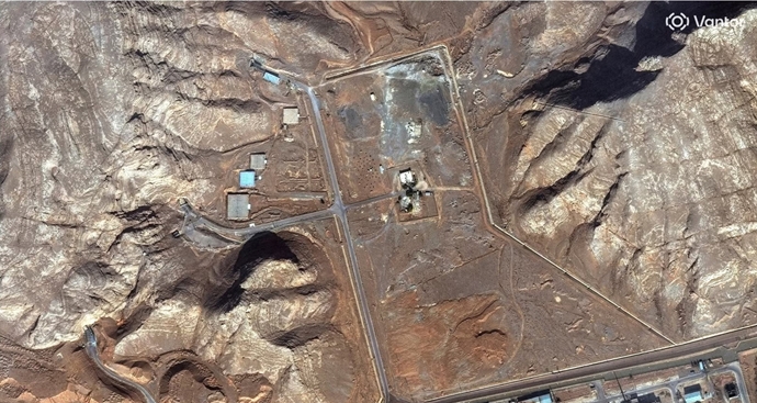 تصاویر ماهواره‌ای، ورودی‌های تونل را در مجتمع هسته‌یی اصفهان