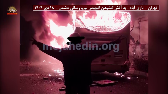 تهران نازی آباد - ۱۸ دی ۱۴۰۴ به آتش کشیدن گسترده موتورها و خودرو وحوش یکان ویژه توسط شورشگران