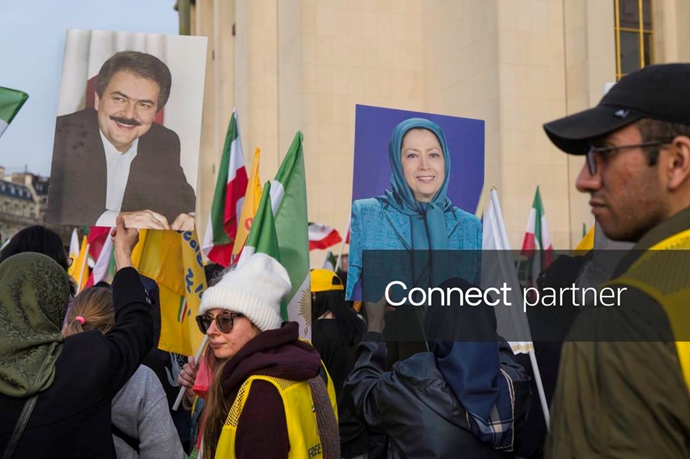 گزارش تصویری رویترز از تظاهرات ایرانیان آزاده در میدان تروکادرو پاریس