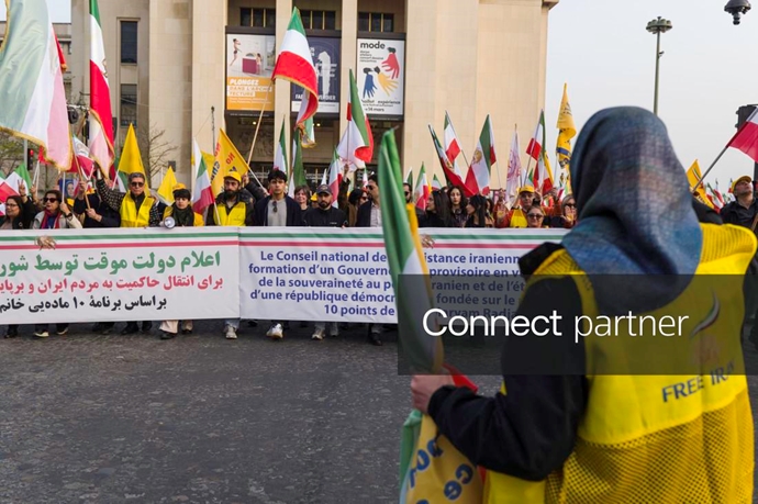 گزارش تصویری رویترز از تظاهرات ایرانیان آزاده در میدان تروکادرو پاریس