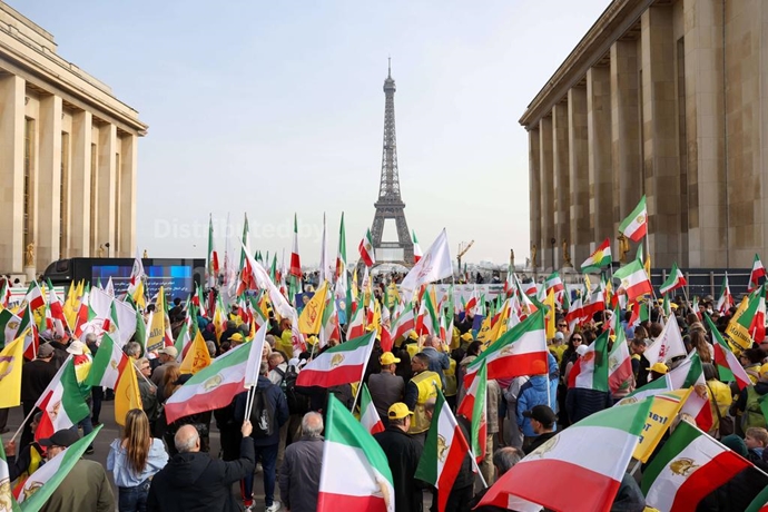 گزارش تصویری آسوشیتدپرس از تظاهرات ایرانیان آزاده در پاریس گزارش تصویری آسوشیتدپرس از تظاهرات ایرانیان آزاده در پاریس