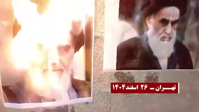 آتش زدن تصاویر سران منحوس رژیم توسط جوانان شورشگر در شهرهای میهن