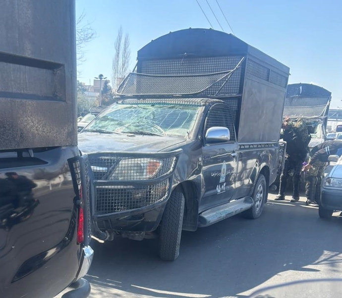 خودروهای نظامی آسیب‌دیده پس از هدف قرار گرفتن مجموعه ورزشی بعثت در تهران