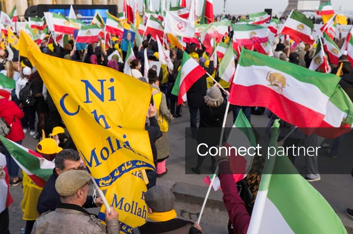 گزارش تصویری رویترز از تظاهرات ایرانیان آزاده در میدان تروکادرو پاریس