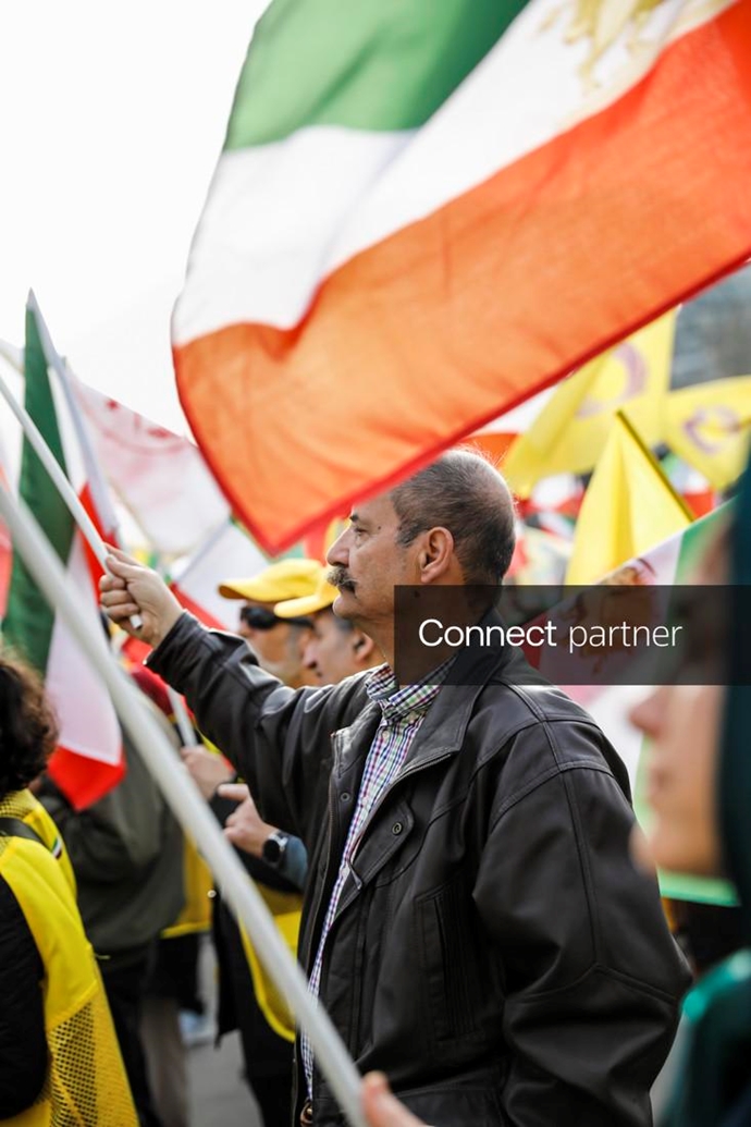 گزارش تصویری رویترز از تظاهرات ایرانیان آزاده در میدان تروکادرو پاریس