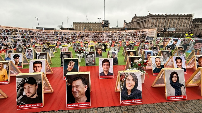 استکهلم - تظاهرات ایرانیان آزاده در حمایت از اعلام دولت موقت و حمایت از قیام سراسری مردم ایران - ۲۳اسفند استکهلم - تظاهرات ایرانیان آزاده در حمایت از اعلام دولت موقت و حمایت از قیام سراسری مردم ایران - ۲۳اسفند