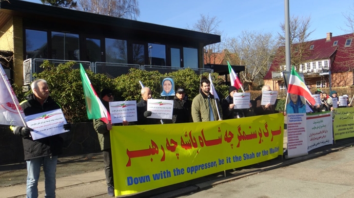 کپنهاگ - آکسیون ایرانیان آزاده در مقابل سفارت آخوندها در حمایت از قیام سراسری مردم ایران - ۱۴اسفند