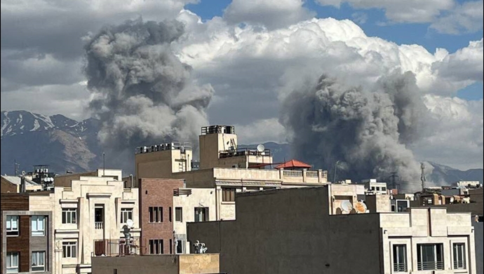 صاویری از انفجارهای گسترده ناشی از حملات موشکی و حملات اسراییل و آمریکا در تهران حوالی سیدخندان و چهار راه قصر