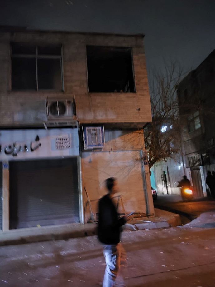 تصاویری از آثار حمله به کلانتری ۱۵۹ بیسیم تهران