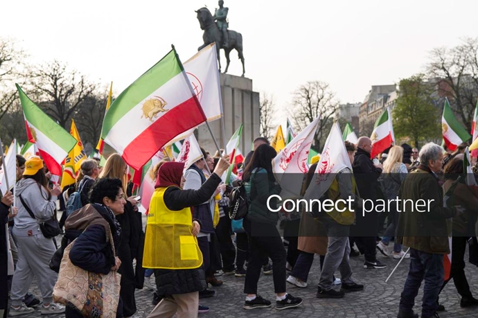 گزارش تصویری رویترز از تظاهرات ایرانیان آزاده در میدان تروکادرو پاریس