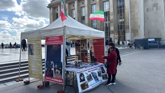 پاریس - میدان تروکادرو - برگزاری میز کتاب توسط هواداران سازمان مجاهدین در حمایت از قیام سراسری 