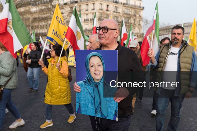 گزارش تصویری رویترز از تظاهرات ایرانیان آزاده در میدان تروکادرو پاریس