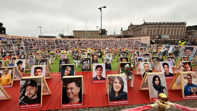 استکهلم - تظاهرات ایرانیان آزاده در حمایت از اعلام دولت موقت و حمایت از قیام سراسری مردم ایران - ۲۳اسفند استکهلم - تظاهرات ایرانیان آزاده در حمایت از اعلام دولت موقت و حمایت از قیام سراسری مردم ایران - ۲۳اسفند