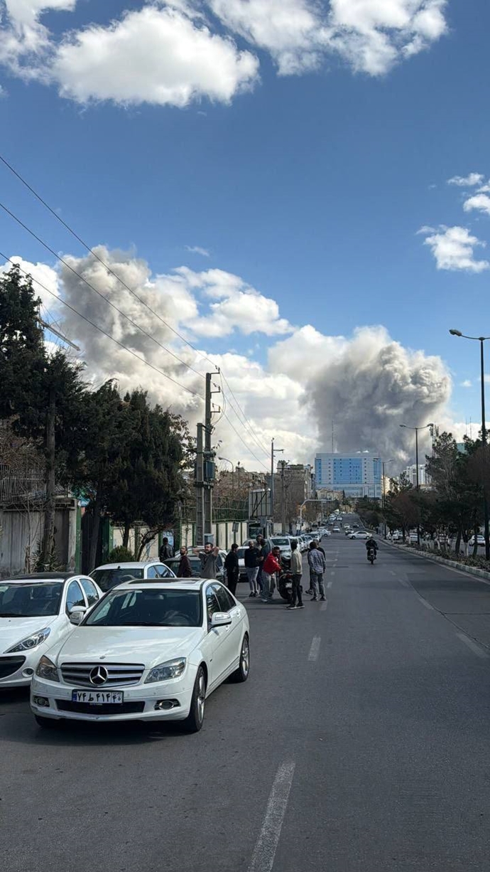 تصاویری از انفجارهای گسترده ناشی از حملات موشکی در تهران حوالی سیدخندان و چهار راه قصر