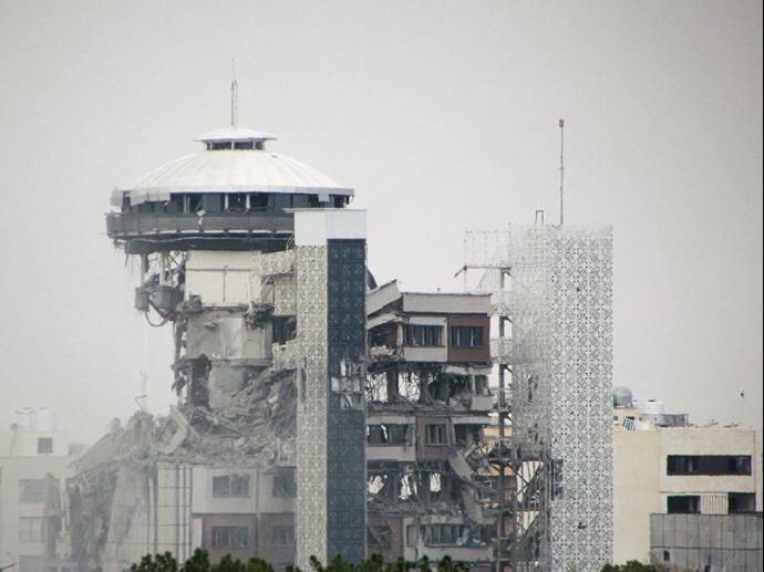 ساختمان اپتیک صاایران در بلوار کاوه اصفهان پس از حملۀ هوایی