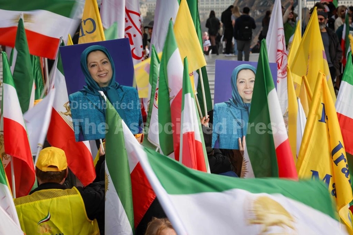 گزارش تصویری آسوشیتدپرس از تظاهرات ایرانیان آزاده در پاریس گزارش تصویری آسوشیتدپرس از تظاهرات ایرانیان آزاده در پاریس