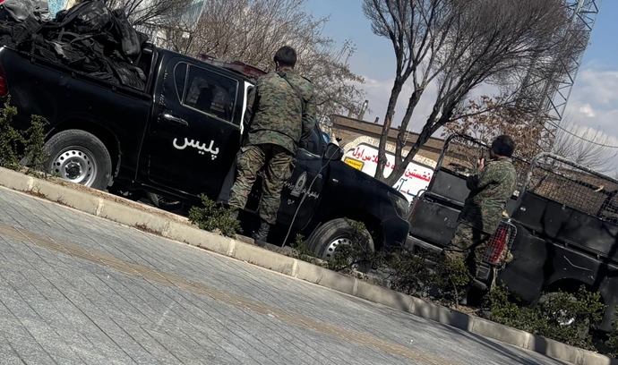 خودروهای نظامی آسیب‌دیده پس از هدف قرار گرفتن مجموعه ورزشی بعثت در تهران