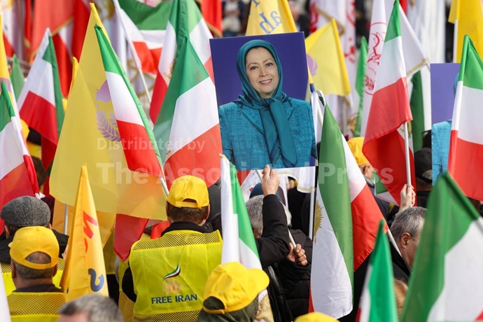 گزارش تصویری آسوشیتدپرس از تظاهرات ایرانیان آزاده در پاریس گزارش تصویری آسوشیتدپرس از تظاهرات ایرانیان آزاده در پاریس