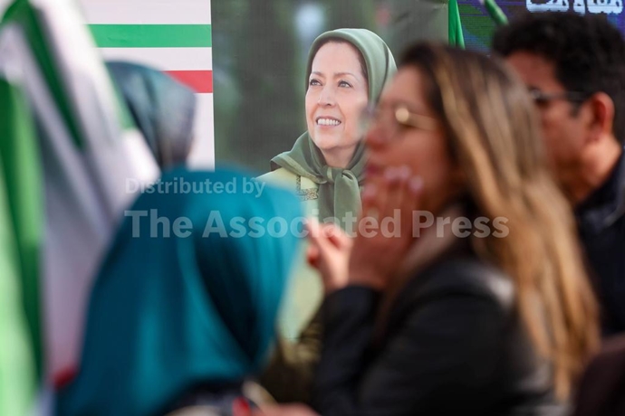 گزارش تصویری آسوشیتدپرس از تظاهرات ایرانیان آزاده در پاریس گزارش تصویری آسوشیتدپرس از تظاهرات ایرانیان آزاده در پاریس