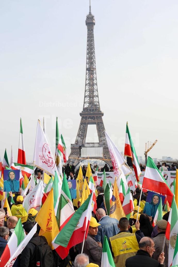 گزارش تصویری آسوشیتدپرس از تظاهرات ایرانیان آزاده در پاریس گزارش تصویری آسوشیتدپرس از تظاهرات ایرانیان آزاده در پاریس