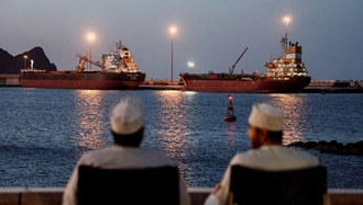 پهلو گرفتن دو نفتکش به‌دلیل تهدیدهای رژیم ایران در تنگهٔ هرمز در ساحل عمان