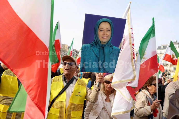 گزارش تصویری آسوشیتدپرس از تظاهرات ایرانیان آزاده در پاریس گزارش تصویری آسوشیتدپرس از تظاهرات ایرانیان آزاده در پاریس