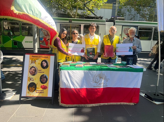 ملبورن استرالیا - برگزاری میز کتاب ایرانیان آزاده در مقابل سفارت آخوندها در حمایت از قیام سراسری مردم ایران - ۱۴اسفند