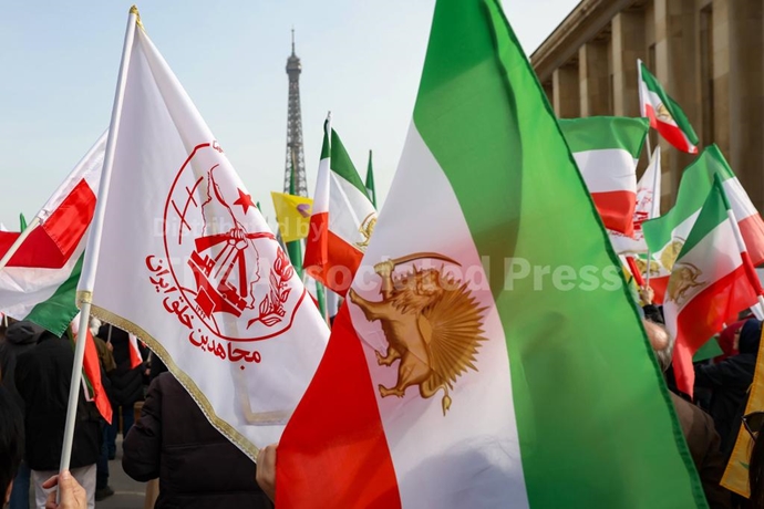 گزارش تصویری آسوشیتدپرس از تظاهرات ایرانیان آزاده در پاریس گزارش تصویری آسوشیتدپرس از تظاهرات ایرانیان آزاده در پاریس