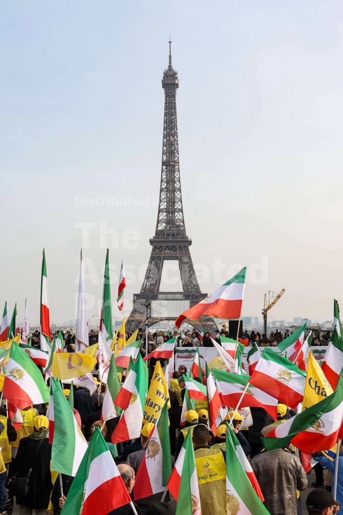 گزارش تصویری آسوشیتدپرس از تظاهرات ایرانیان آزاده در پاریس گزارش تصویری آسوشیتدپرس از تظاهرات ایرانیان آزاده در پاریس