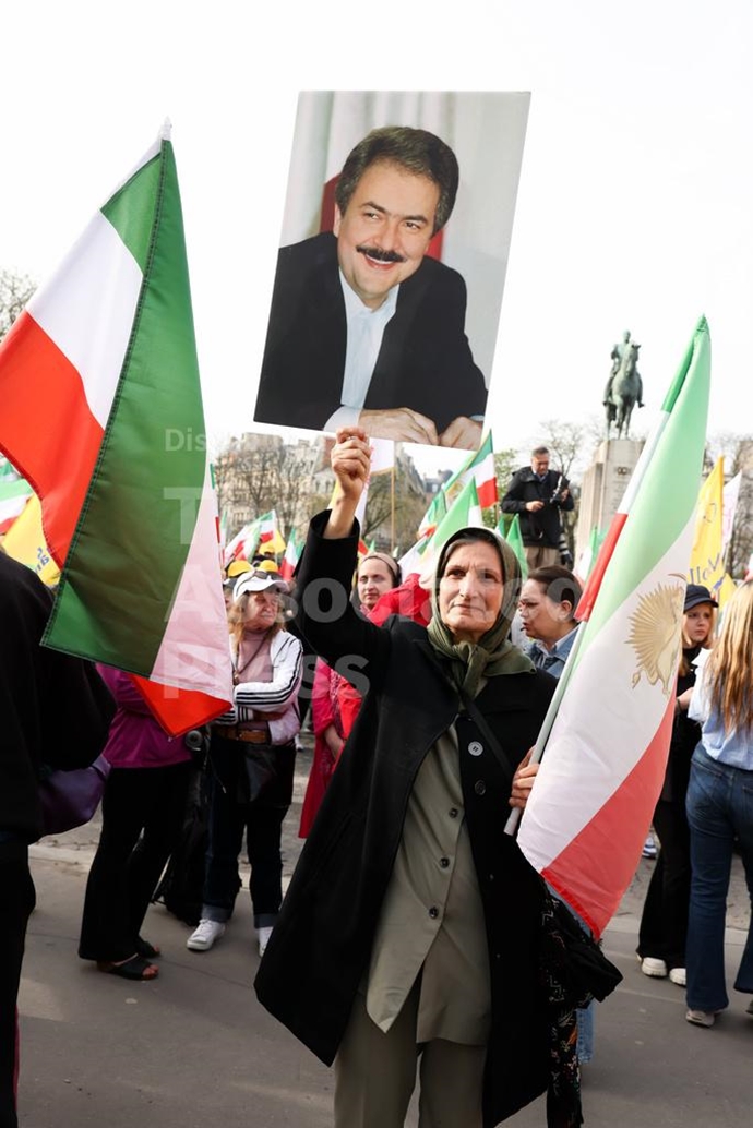 گزارش تصویری آسوشیتدپرس از تظاهرات ایرانیان آزاده در پاریس گزارش تصویری آسوشیتدپرس از تظاهرات ایرانیان آزاده در پاریس