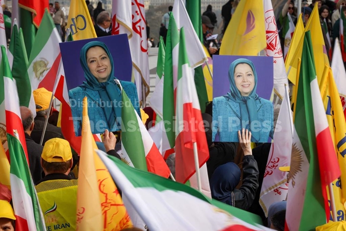 گزارش تصویری آسوشیتدپرس از تظاهرات ایرانیان آزاده در پاریس گزارش تصویری آسوشیتدپرس از تظاهرات ایرانیان آزاده در پاریس