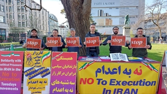 زوریخ - برگزاری میز کتاب توسط هواداران سازمان مجاهدین و تأکید بر آزادی زندانیان سیاسی در شرایط جنگی 