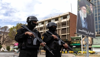 نیروهای امنیتی رژیم در یکی از پستهای بازرسی 