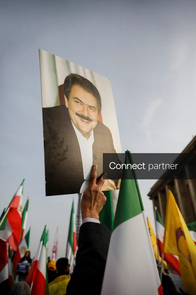 گزارش تصویری رویترز از تظاهرات ایرانیان آزاده در میدان تروکادرو پاریس