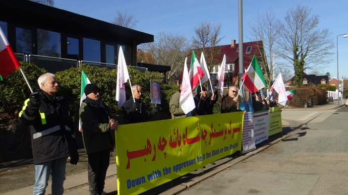 کپنهاگ - آکسیون ایرانیان آزاده در مقابل سفارت آخوندها در حمایت از قیام سراسری مردم ایران - ۱۴اسفند