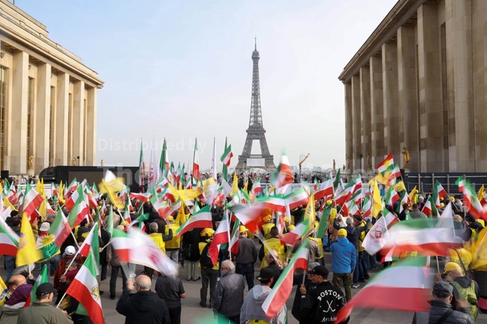 گزارش تصویری آسوشیتدپرس از تظاهرات ایرانیان آزاده در پاریس گزارش تصویری آسوشیتدپرس از تظاهرات ایرانیان آزاده در پاریس