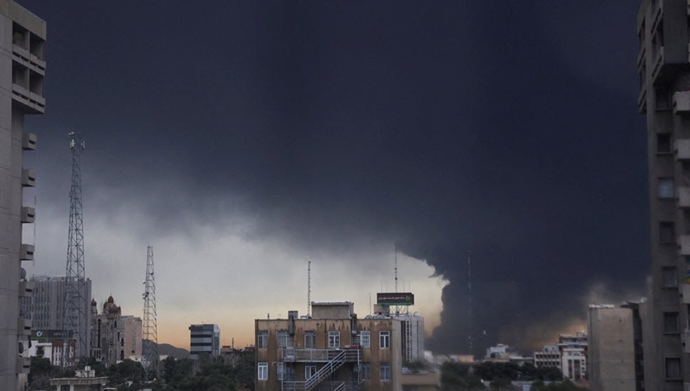 آسمان تهران بعد از بمباران مخازن نفت