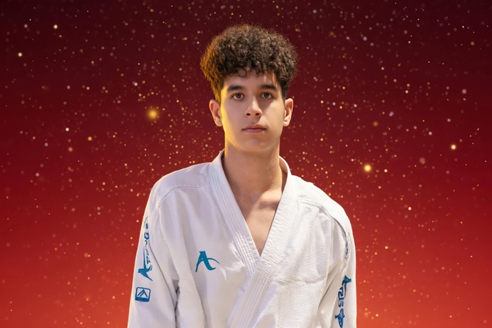 شورشگر دلیر، قهرمان کاراته ساسان آزادوار