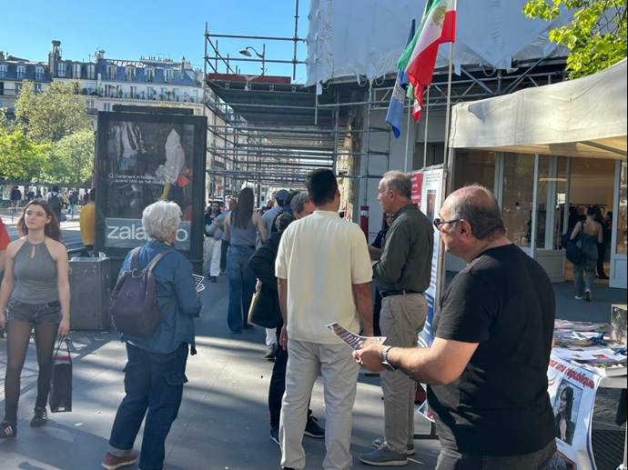 پاریس - میز کتاب هواداران مجاهدین خلق و نمایشگاه عکس سربداران مجاهد و شورشگران - ۱۹فروردین ۱۴۰۵ پاریس - میز کتاب هواداران مجاهدین خلق و نمایشگاه عکس سربداران مجاهد و شورشگران - ۱۹فروردین ۱۴۰۵