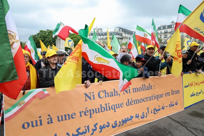 گزارش تصویری آسوشیتدپرس از تظاهرات ایرانیان در پاریس