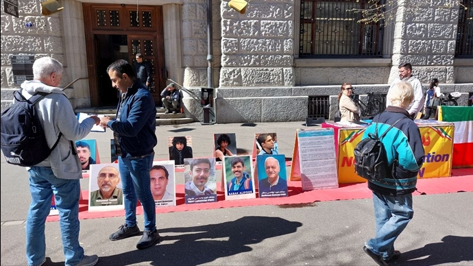 سنت گالن سوئیس - آکسیون ایرانیان آزاده در اعتراض به اعدامهای جنایتکارانه زندانیان سیاسی و در حمایت از قیام سراسری - ۱۸فروردین سنت گالن سوئیس - آکسیون ایرانیان آزاده در اعتراض به اعدامهای جنایتکارانه زندانیان سیاسی و در حمایت از قیام سراسری - ۱۸فروردین