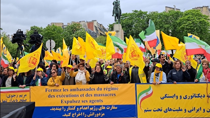 تظاهرات بزرگ ایرانیان در پاریس در محکومیت اعدام مجاهدان قهرمان و شورشگران دلیر - ۲۲ فروردین ۱۴۰۵