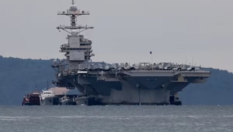 ناو آمریکایی در تنگه هرمز