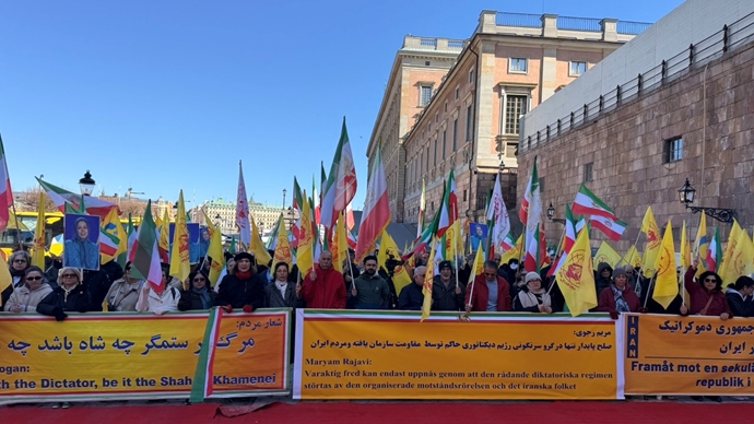 استکهلم - تظاهرات ایرانیان آزاده در گرامیداشت یاد زندانیان سیاسی اعدام شده و در حمایت از قیام سراسری مردم ایران - ۲۲فروردین استکهلم - تظاهرات ایرانیان آزاده در گرامیداشت یاد زندانیان سیاسی اعدام شده و در حمایت از قیام سراسری مردم ایران - ۲۲فروردین