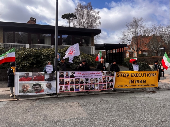 کپنهاگ - آکسیون ایرانیان آزاده در محکومیت اعدام جنایتکارانه زندانیان سیاسی - ۱۸فروردین کپنهاگ - آکسیون ایرانیان آزاده در محکومیت اعدام جنایتکارانه زندانیان سیاسی - ۱۸فروردین