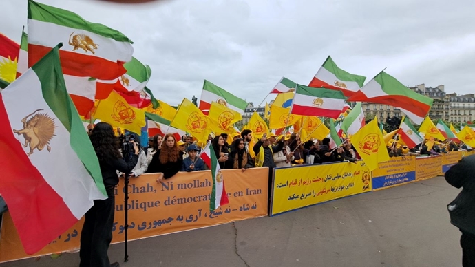 تظاهرات بزرگ ایرانیان در پاریس در محکومیت اعدام مجاهدان قهرمان و شورشگران دلیر - ۲۲ فروردین ۱۴۰۵