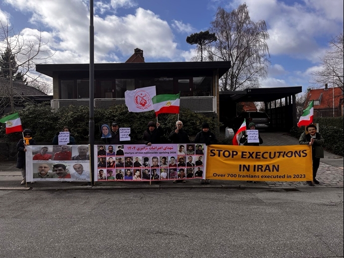 کپنهاگ - آکسیون ایرانیان آزاده در محکومیت اعدام جنایتکارانه زندانیان سیاسی - ۱۸فروردین کپنهاگ - آکسیون ایرانیان آزاده در محکومیت اعدام جنایتکارانه زندانیان سیاسی - ۱۸فروردین