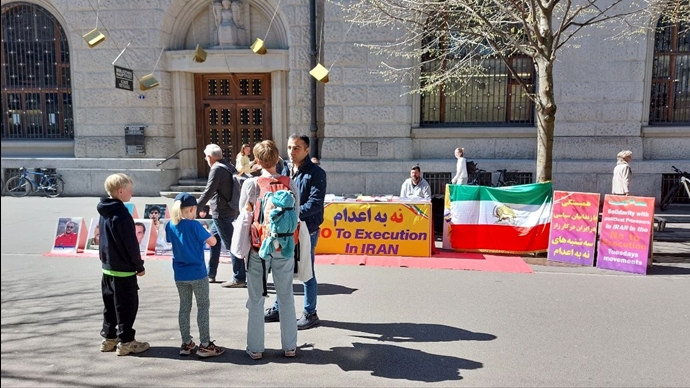 سنت گالن سوئیس - آکسیون ایرانیان آزاده در اعتراض به اعدامهای جنایتکارانه زندانیان سیاسی و در حمایت از قیام سراسری - ۱۸فروردین سنت گالن سوئیس - آکسیون ایرانیان آزاده در اعتراض به اعدامهای جنایتکارانه زندانیان سیاسی و در حمایت از قیام سراسری - ۱۸فروردین